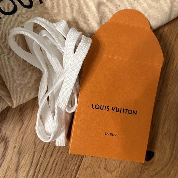 Louis Vuitton Sneaker 1A5790 37.5 Box Dust Bag extra shoe strings - Picture 5 of 8
